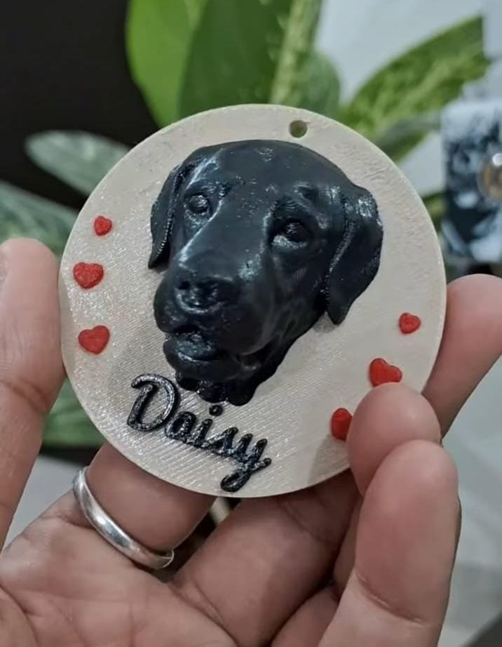 Daisy — hand-carved pet face keychain